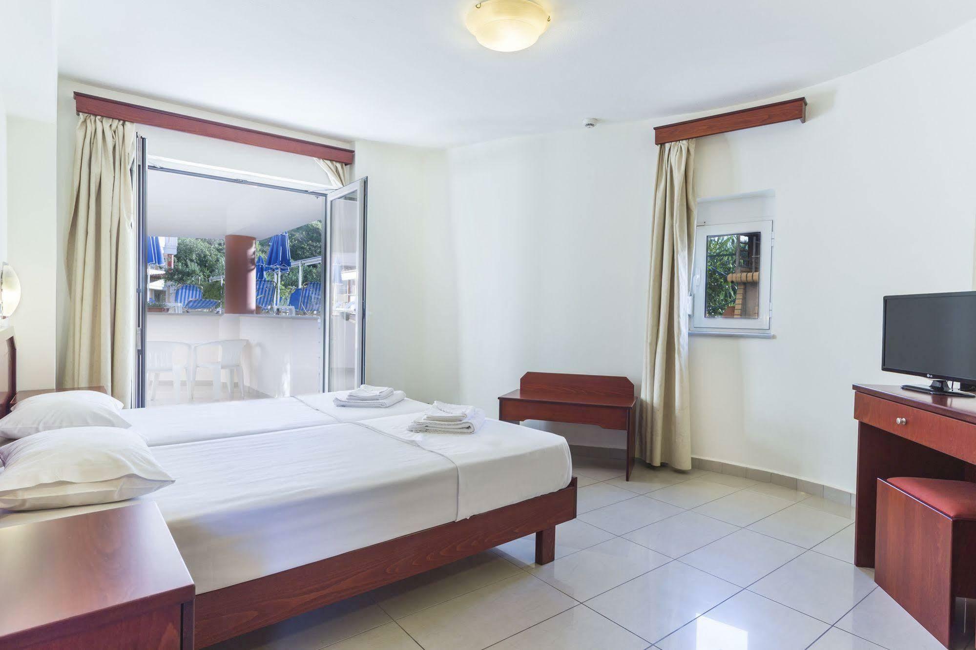 Artemis Hotel Apartments Hersonissos  Exterior foto